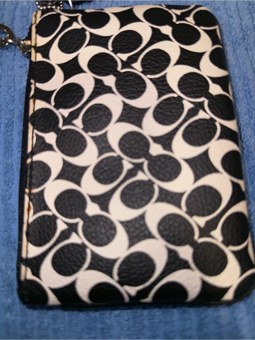 Coach Black & White Patterned Women's Wristlet| discoloration by zipper - Picture 3 of 11